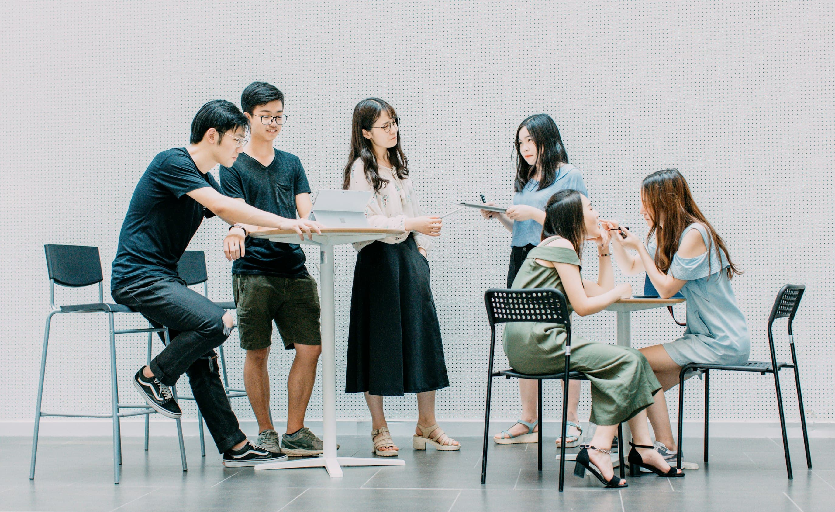 Team collaborating in a healthy work environment
